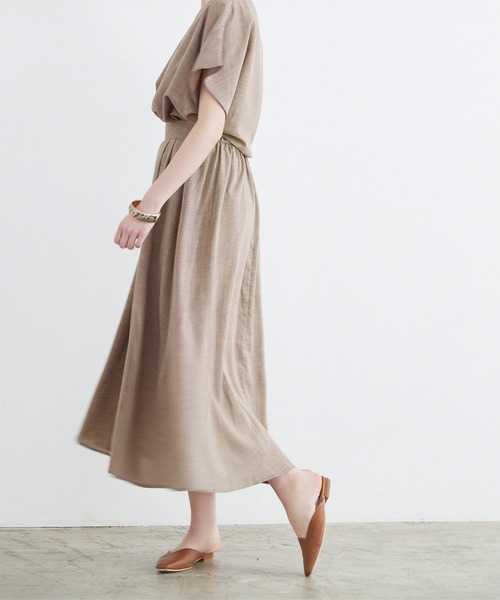 titivate（ティティベイト）の「前後2wayトップス＆タックスカートセットアップ（セットアップ・レディース・ライトベージュ/ブラウン/ブラック・S/M/L）」の4枚目の写真