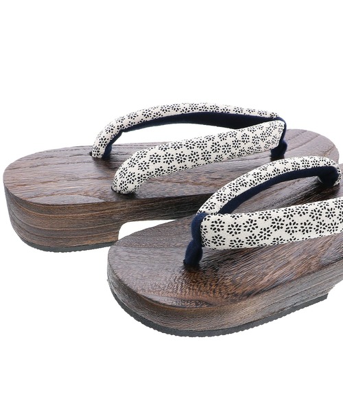 kimonomachi（キモノマチ）の「レディース 下駄 桐下駄 KIMONOMACHI オリジナル（和装小物・レディース・オフホワイト/ホワイト×ブラック/ブラック×ホワイト/ブラック系その他/グリーン系その他/イエロー系その他/ブラック×レッド/スモークピンク/ネイビー×ホワイト/ベージュ×ブラック・FREE/LL）」の21枚目の写真