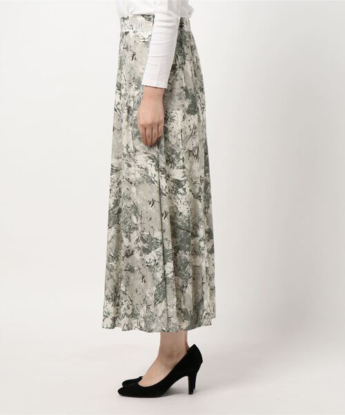 archives（アルシーヴ）の「ニュアンス柄セミフレアスカート（スカート・レディース・ブラック/ブラウン/グレイッシュベージュ・MEDIUM）」の4枚目の写真