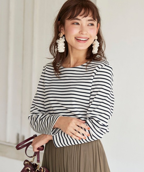 BELLUNA PLUS(ベルーナ)の「ポンチ素材ボーダープルオーバー(長袖)(Tシャツ/カットソー・レディース・ブラック/ホワイト×ブルー/パープル系その他/オレンジ系その他・MEDIUM/LARGE/X-LARGE)」の2枚目の写真