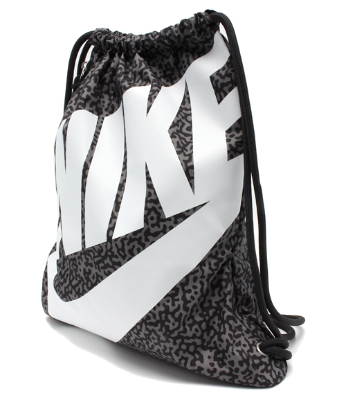 NIKE（ナイキ）の「ナイキ ジムサック 巾着 アニマル柄 NIKE HERITAGE GYMSACK BA3329（バックパック/リュック・レディース・ブラック/グレー/パープル/ライトグリーン/レッド/ピンク/ブルー・ONE SIZE）」の10枚目の写真