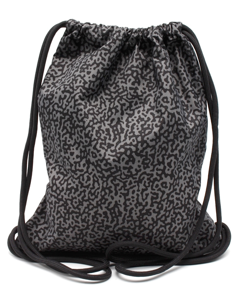 NIKE（ナイキ）の「ナイキ ジムサック 巾着 アニマル柄 NIKE HERITAGE GYMSACK BA3329（バックパック/リュック・レディース・ブラック/グレー/パープル/ライトグリーン/レッド/ピンク/ブルー・ONE SIZE）」の11枚目の写真