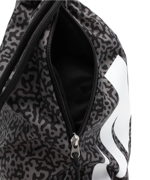 NIKE（ナイキ）の「ナイキ ジムサック 巾着 アニマル柄 NIKE HERITAGE GYMSACK BA3329（バックパック/リュック・レディース・ブラック/グレー/パープル/ライトグリーン/レッド/ピンク/ブルー・ONE SIZE）」の14枚目の写真