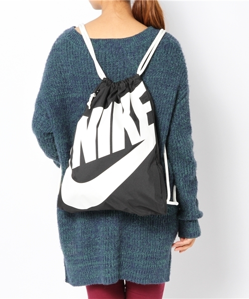 NIKE（ナイキ）の「ナイキ ジムサック 巾着 アニマル柄 NIKE HERITAGE GYMSACK BA3329（バックパック/リュック・レディース・ブラック/グレー/パープル/ライトグリーン/レッド/ピンク/ブルー・ONE SIZE）」の9枚目の写真
