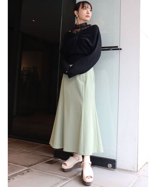 MURUA（ムルーア）の「カーブウエストマーメイドスカート（スカート・レディース・アイボリー/ブラック/ライトグリーン・1/2）」の9枚目の写真