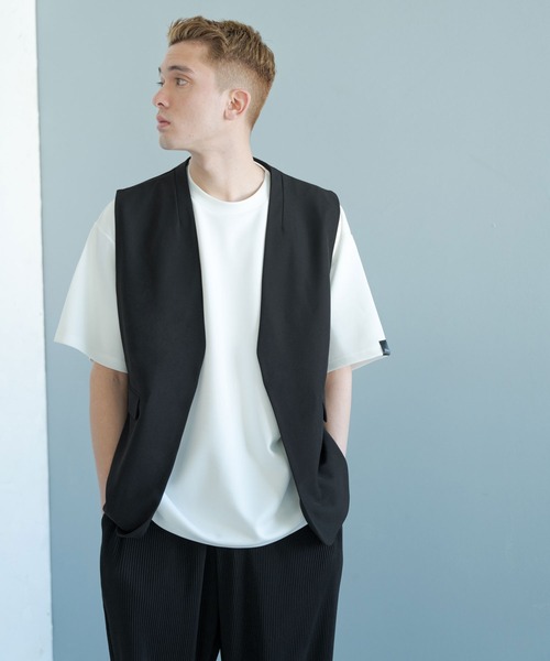 NILWAY（ニルウェイ）の「イージーケアツイル ノーカラーテーラードベスト（ベスト・メンズ・グレイッシュベージュ/ブラック/アイボリー/チャコール・MEDIUM/LARGE）」の9枚目の写真