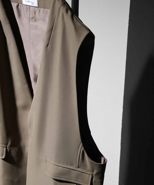 NILWAY（ニルウェイ）の「イージーケアツイル ノーカラーテーラードベスト（ベスト・メンズ・グレイッシュベージュ/ブラック/アイボリー/チャコール・MEDIUM/LARGE）」の19枚目の写真