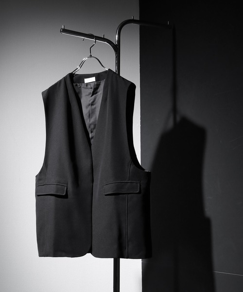 NILWAY（ニルウェイ）の「イージーケアツイル ノーカラーテーラードベスト（ベスト・メンズ・グレイッシュベージュ/ブラック/アイボリー/チャコール・MEDIUM/LARGE）」の13枚目の写真