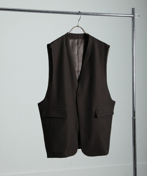 NILWAY（ニルウェイ）の「イージーケアツイル ノーカラーテーラードベスト（ベスト・メンズ・グレイッシュベージュ/ブラック/アイボリー/チャコール・MEDIUM/LARGE）」の22枚目の写真