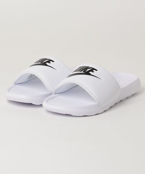 NIKE(ナイキ)の「NIKE/ナイキ WMS VICTORI ONE SLIDE/ウィメンズ ヴィクトリー ワンスライド(サンダル・レディース・ホワイト・22cm/23cm/24cm/25cm/26cm/27cm/28cm/29cm)」の2枚目の写真