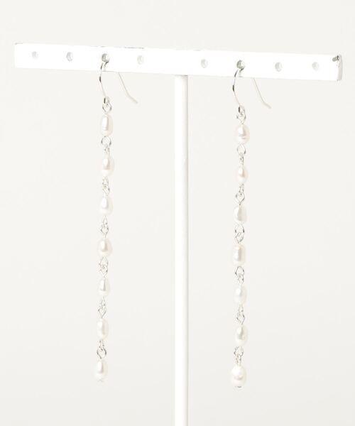 NANO universe（ナノユニバース）の「ライスパールピアス（ピアス（両耳用）・レディース・ゴールド/シルバー・FREE）」の5枚目の写真