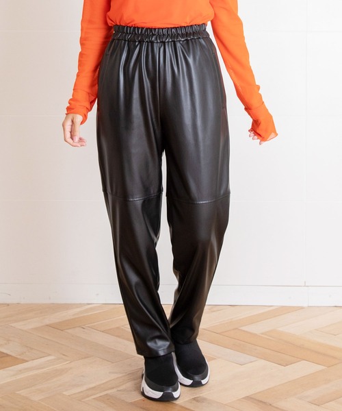 AULA AILA（アウラアイラ）の「イージーパンツ（その他パンツ・レディース・グリーン/ライトベージュ/ベージュ/ブラック・1/0）」の2枚目の写真