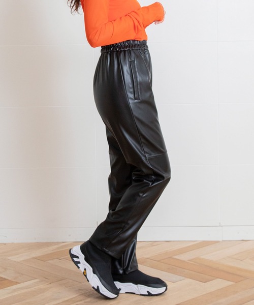 AULA AILA（アウラアイラ）の「イージーパンツ（その他パンツ・レディース・グリーン/ライトベージュ/ベージュ/ブラック・1/0）」の11枚目の写真