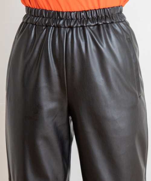 AULA AILA（アウラアイラ）の「イージーパンツ（その他パンツ・レディース・グリーン/ライトベージュ/ベージュ/ブラック・1/0）」の13枚目の写真