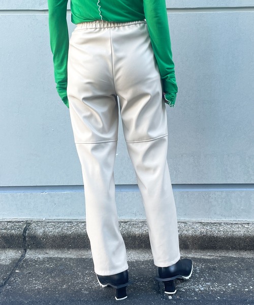 AULA AILA（アウラアイラ）の「イージーパンツ（その他パンツ・レディース・グリーン/ライトベージュ/ベージュ/ブラック・1/0）」の18枚目の写真