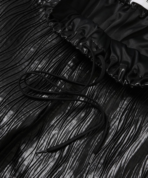 BELPER（ベルパー）の「GLOSSY PLEATED PANTS（その他パンツ・レディース・ブラック/パープル・1/2）」の4枚目の写真