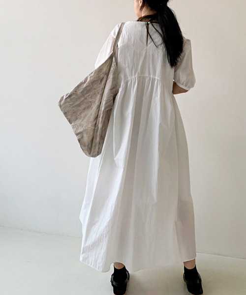 SUGAR BISKET（シュガービスケット）の「ボリュームスリーブワンピース（ワンピース・レディース・ホワイト/ブラック/ライトグリーン/ブルーグレー/グレイッシュベージュ/テラコッタ・M/L）」の18枚目の写真