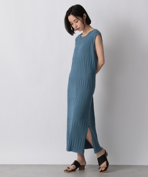 LOWRYS FARM（ローリーズファーム）の「ランダムテレコノースリーブワンピース　945205（ワンピース・レディース・ブラック/ダークブラウン/ブルー/アイボリー/オレンジ・FREE）」の4枚目の写真