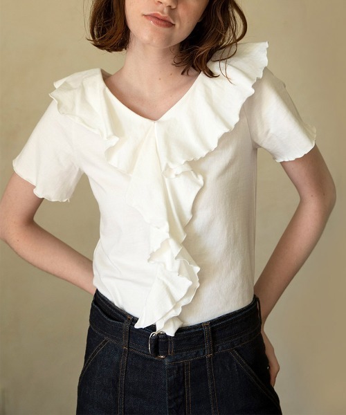 mangata(モンガータ)の「Front frill tee(Tシャツ/カットソー・レディース・ホワイト/ブラック・FREE)」の4枚目の写真