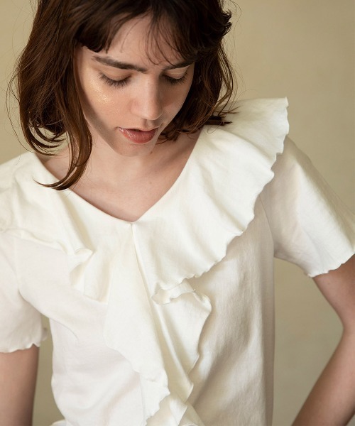mangata(モンガータ)の「Front frill tee(Tシャツ/カットソー・レディース・ホワイト/ブラック・FREE)」の5枚目の写真
