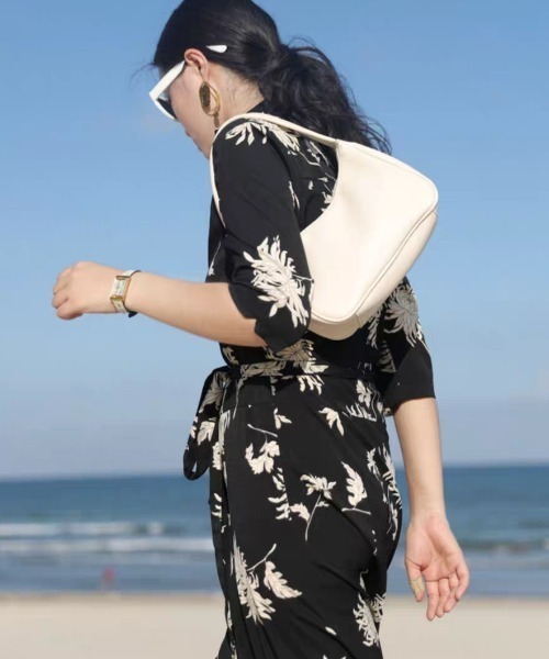 yuue' ( wear )(ユーイ)の「シンプルレザーハンドバッグ(ハンドバッグ・レディース・ホワイト/ブラック・FREE)」の10枚目の写真