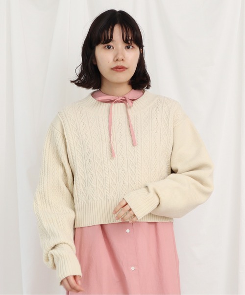 Lene（レネ）の「スパニッシュメリノ/アラン編み アシメプルオーバー（ニット/セーター・レディース・ブラック/キナリ/レッド・FREE）」の2枚目の写真