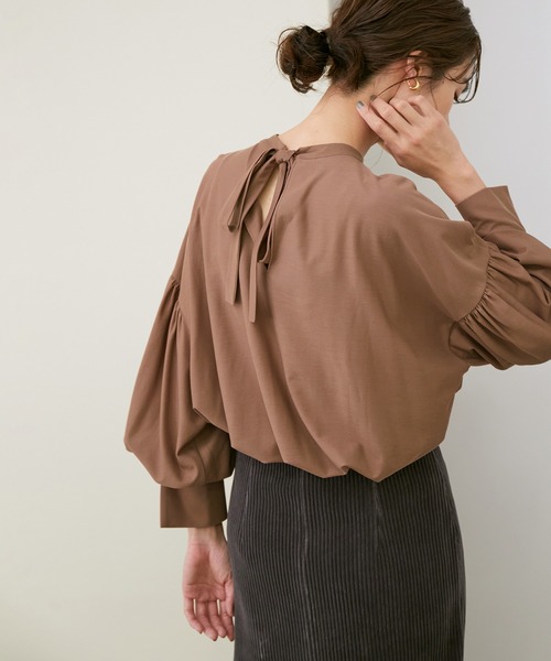 ROPE'(ロペ)の「【WEB限定】ツィルジャージバックリボンブラウス(シャツ/ブラウス・レディース・ブラック/ブラウン/イエロー系その他3・38)」の3枚目の写真