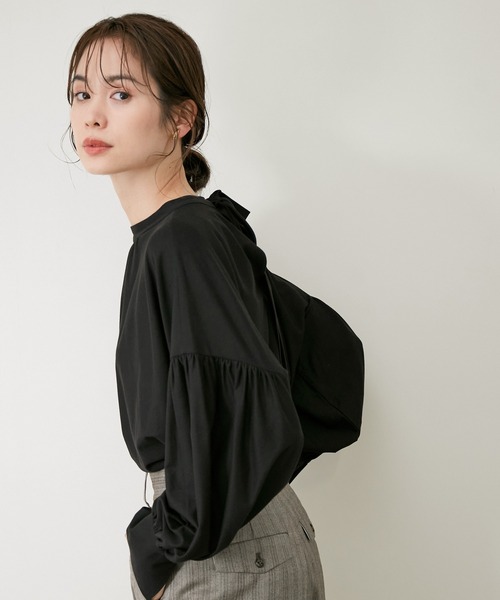 ROPE'(ロペ)の「【WEB限定】ツィルジャージバックリボンブラウス(シャツ/ブラウス・レディース・ブラック/ブラウン/イエロー系その他3・38)」の2枚目の写真