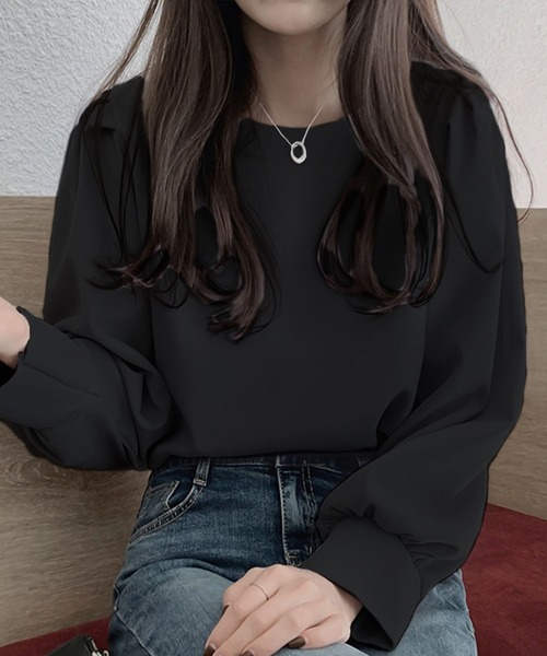 Bifrost(ビフレスト)の「ボリューム袖ギャザーブラウス(Tシャツ/カットソー・レディース・オフホワイト/ブルー/ネイビー/ブラック/グレイッシュベージュ/ピンクベージュ/グリーン系その他・M/L)」の3枚目の写真