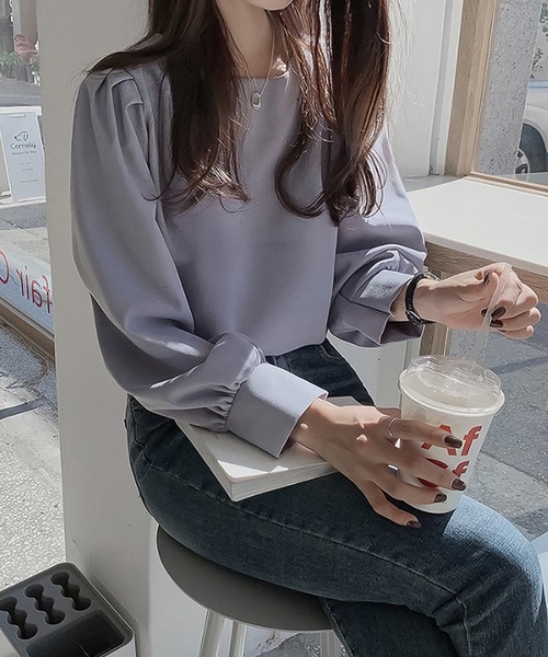 Bifrost(ビフレスト)の「ボリューム袖ギャザーブラウス(Tシャツ/カットソー・レディース・オフホワイト/ブルー/ネイビー/ブラック/グレイッシュベージュ/ピンクベージュ/グリーン系その他・M/L)」の10枚目の写真