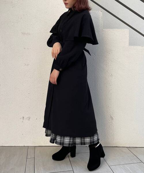 MAJESTIC LEGON（マジェスティックレゴン）の「ケープカラーコート（その他アウター・レディース・ベージュ/ブラック・MEDIUM/SMALL）」の6枚目の写真