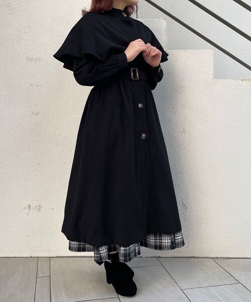 MAJESTIC LEGON（マジェスティックレゴン）の「ケープカラーコート（その他アウター・レディース・ベージュ/ブラック・MEDIUM/SMALL）」の8枚目の写真