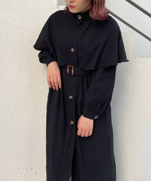 MAJESTIC LEGON（マジェスティックレゴン）の「ケープカラーコート（その他アウター・レディース・ベージュ/ブラック・MEDIUM/SMALL）」の11枚目の写真