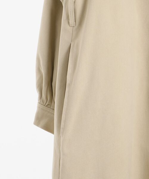 MAJESTIC LEGON（マジェスティックレゴン）の「ケープカラーコート（その他アウター・レディース・ベージュ/ブラック・MEDIUM/SMALL）」の17枚目の写真