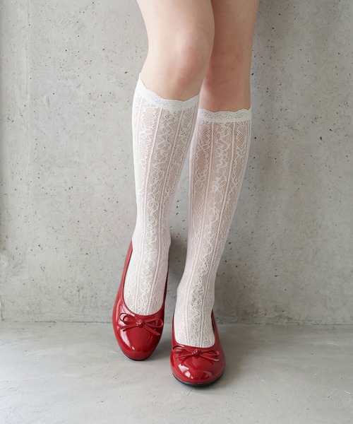 LibertyDoll(リバティードール)の「LibertyDoll ローヒールリボンバレエレインパンプス(パンプス・レディース・ブラック/レッド/シルバー/ベージュ/ブラック系その他/グレイッシュベージュ・3L/S/L/LL/SS/M)」の1枚目の写真