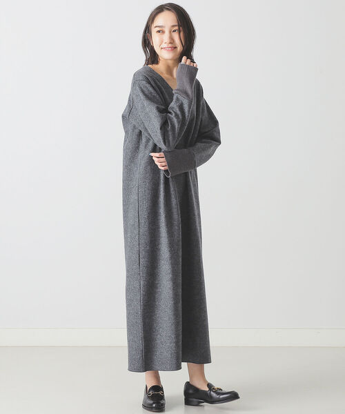 BEAMS LIGHTS（ビームスライツ）の「BEAMS LIGHTS / 圧縮ウール Vネック ロングスリーブ ワンピース（ワンピース・レディース・ライトグレー/ブラック・ONE SIZE）」の7枚目の写真