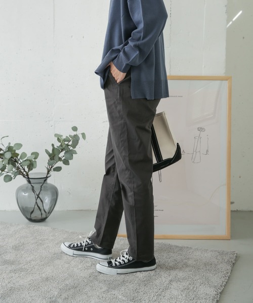 URBAN RESEARCH DOORS(アーバンリサーチドアーズ)の「コットンストレッチイージーパンツ(その他パンツ・レディース・チャコールグレー/ライトグレー/レッド・38/36)」の5枚目の写真