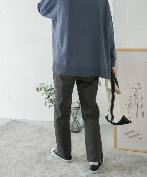 URBAN RESEARCH DOORS(アーバンリサーチドアーズ)の「コットンストレッチイージーパンツ(その他パンツ・レディース・チャコールグレー/ライトグレー/レッド・38/36)」の8枚目の写真