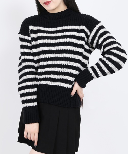 WC（ダブル シー）の「ボーダーボリュームニット（ニット/セーター・レディース・ホワイト/ブラック・FREE）」の2枚目の写真