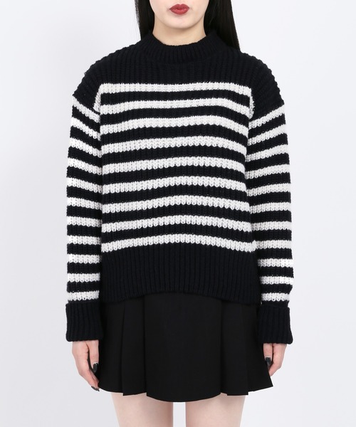 WC（ダブル シー）の「ボーダーボリュームニット（ニット/セーター・レディース・ホワイト/ブラック・FREE）」の4枚目の写真