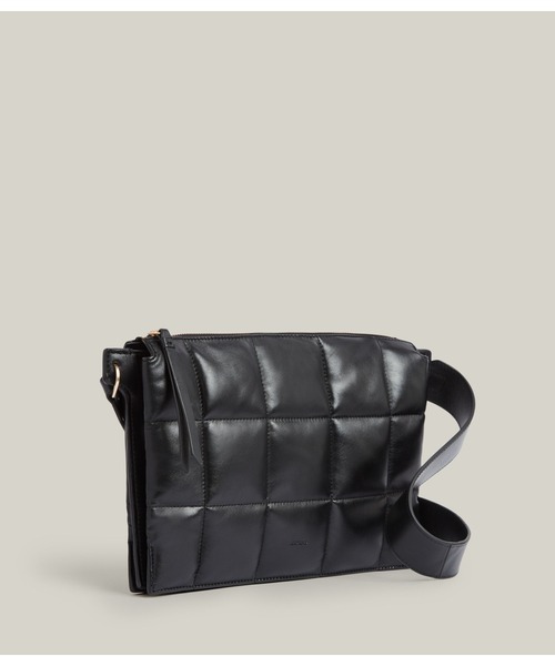 ALLSAINTS（オールセインツ）の「SHERINGHAM LEATHER QUILTED SHOULDER BAG | SHERINGHAM レザー キルト ショルダー バッグ（ショルダーバッグ・レディース・ブラック・ONE SIZE）」の4枚目の写真