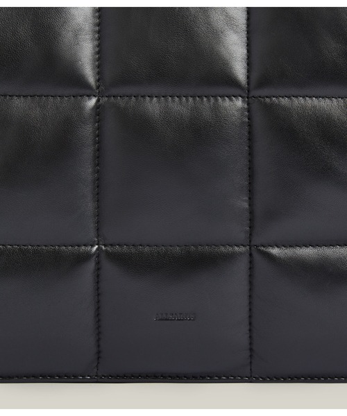 ALLSAINTS（オールセインツ）の「SHERINGHAM LEATHER QUILTED SHOULDER BAG | SHERINGHAM レザー キルト ショルダー バッグ（ショルダーバッグ・レディース・ブラック・ONE SIZE）」の8枚目の写真