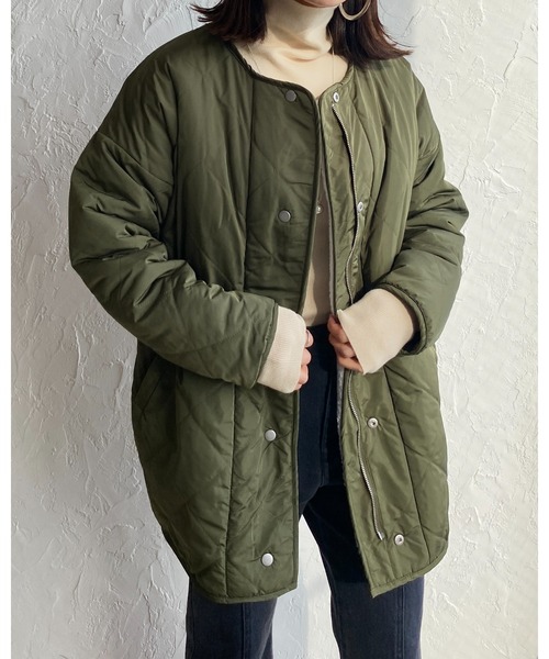 She's Closet（シーズクローゼット）の「ボアキルティングリバーシブル中綿ミドル丈ノーカラーコート（ノーカラーコート・レディース・ブラック/アイボリー/カーキ/グレイッシュベージュ・FREE）」の8枚目の写真