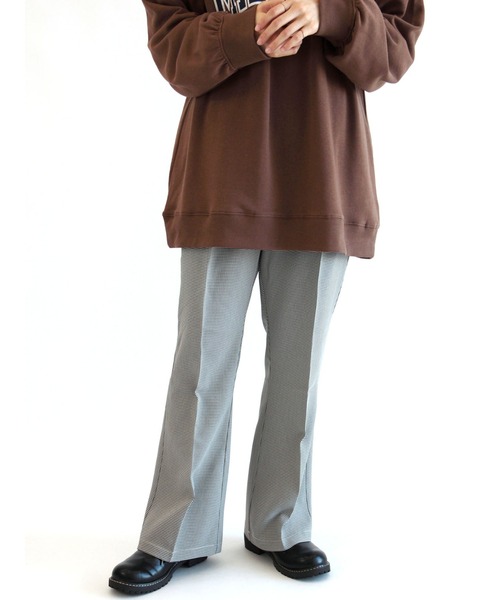 ehka sopo（エヘカソポ）の「無地／チェックアソート裾フレアパンツ（その他パンツ・レディース・ブラック/ベージュ/ブラウン/グレー/ブルー/グリーン・ﾌﾘ-）」の2枚目の写真