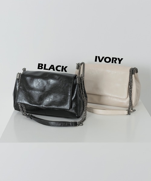 FOLLOWIN(フォロウィン)の「メタルチェーンショルダーバッグ(ショルダーバッグ・レディース・ブラック/アイボリー・ONE SIZE)」の3枚目の写真