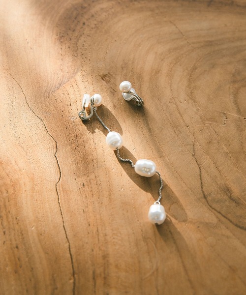 A part by（アパートバイ）の「パールドロップイヤリング　280481（イヤリング・レディース・シルバー・FREE）」の4枚目の写真