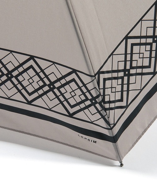 LEPSIM(レプシィム)の「幾何柄折り畳み傘 267583(折りたたみ傘・レディース・ブラウン/ブラック・ONE SIZE)」の4枚目の写真