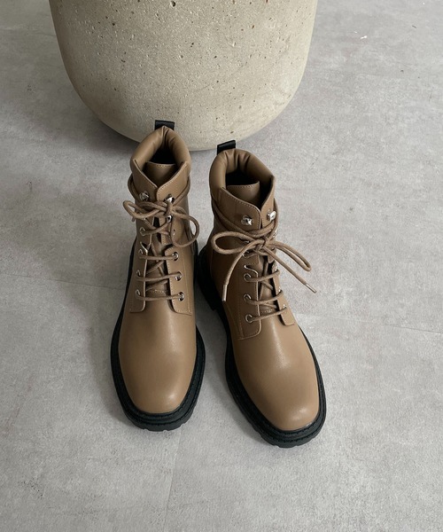 CAPRICIEUX LE'MAGE(カプリシューレマージュ)の「トレッキングブーツ(ブーツ・レディース・ブラック/ベージュ・39/37)」の1枚目の写真