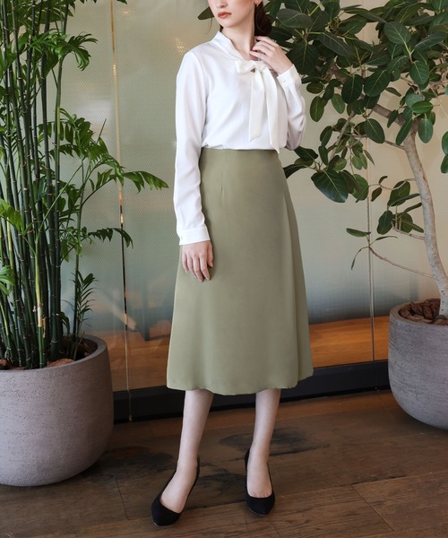 Flolia(フロリア)の「ラップ風タックフレアスカート オフィス ビジネス フォーマル(スカート・レディース・ネイビー/カーキ/ブラック・S/M/L)」の4枚目の写真