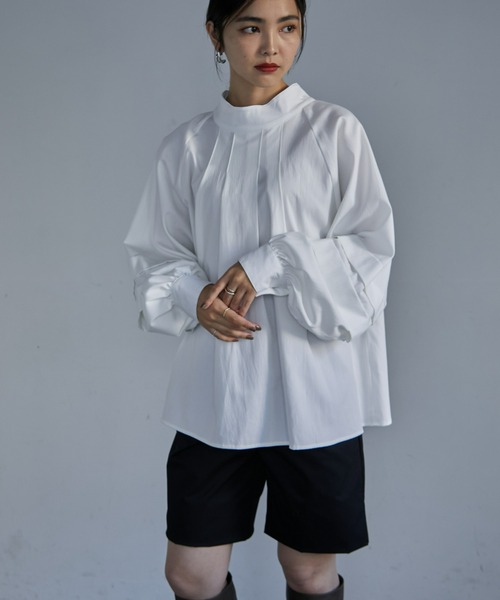 ECRIRE（エクリール）の「【miho.a.nicoコラボ】タックスリーブブラウス（シャツ/ブラウス・レディース・ベージュ/ブラック/オフホワイト・M/L）」の2枚目の写真